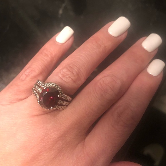 Swarovski Crystal ring in ruby red - Picture 1 of 7